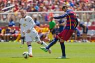 SANTA CLARA, CA - JULY 25:  Gerard Pique #3 of FC Barcelona passes the ball away from the reach of Wayne Rooney #10 of Manchester United FC in the second half during the International Champions Cup on July 25, 2015 at Levi's Stadium in Santa Clara, California.  Manchester United won 3-1.  (Photo by Brian Bahr/Getty Images)
